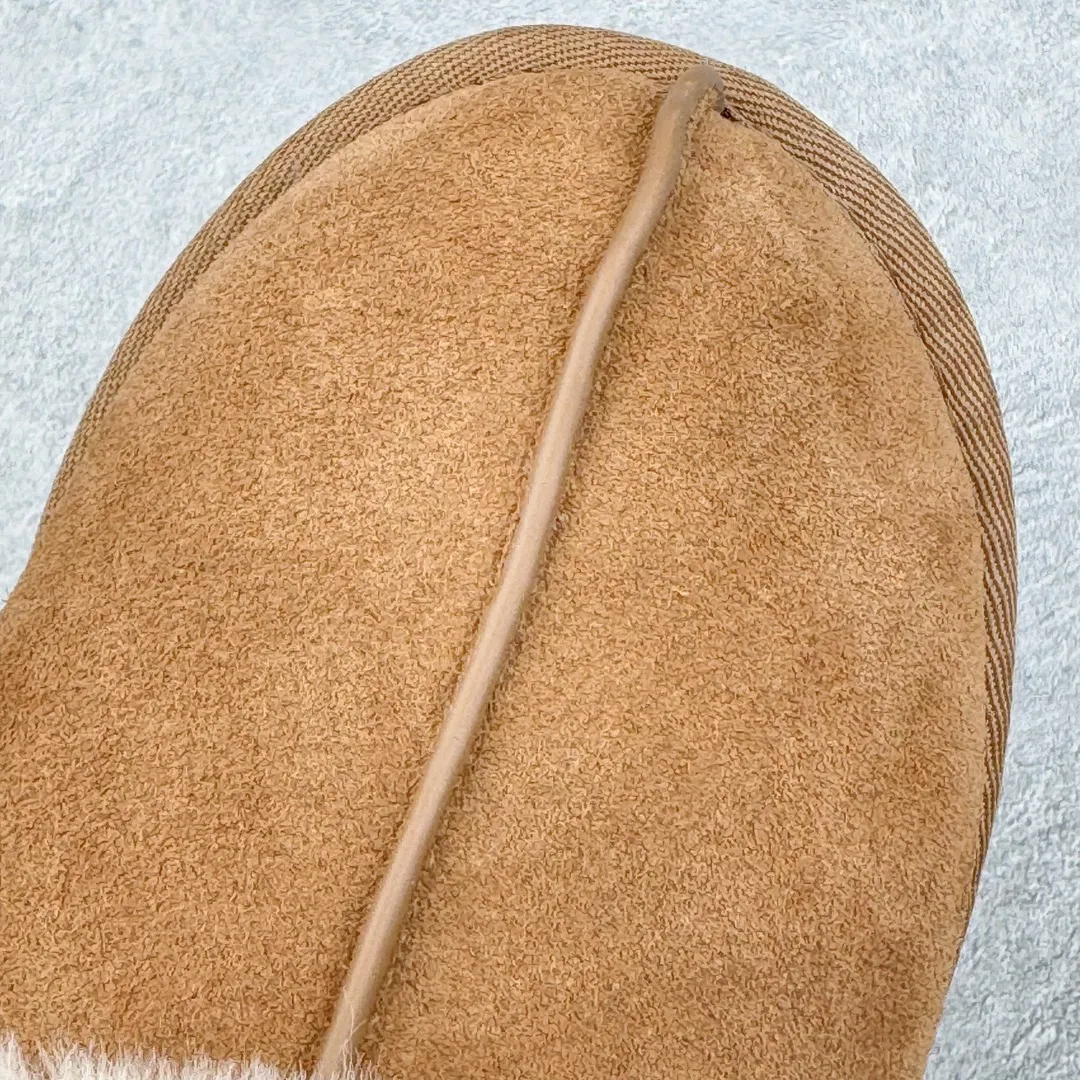Pick up locally💰440 UGG 2550 Classic autumn and winter sheepskin and fur integrated snow boots. All shoes are made of ZP. Longfeng A-grade Australian imported sheepskin and fur integrated brand OEM production line. Fully follow the ZP process. OEM original pattern maker. Adhering to the principle of no original shoe development and selection. Pay attention to every detail. The most authentic version on the market. TREADLITE "light wing" technology outsole. Lightweight/durable/flexible/pile size: 35 36 37 38 39 40 41 Coding: by2936060